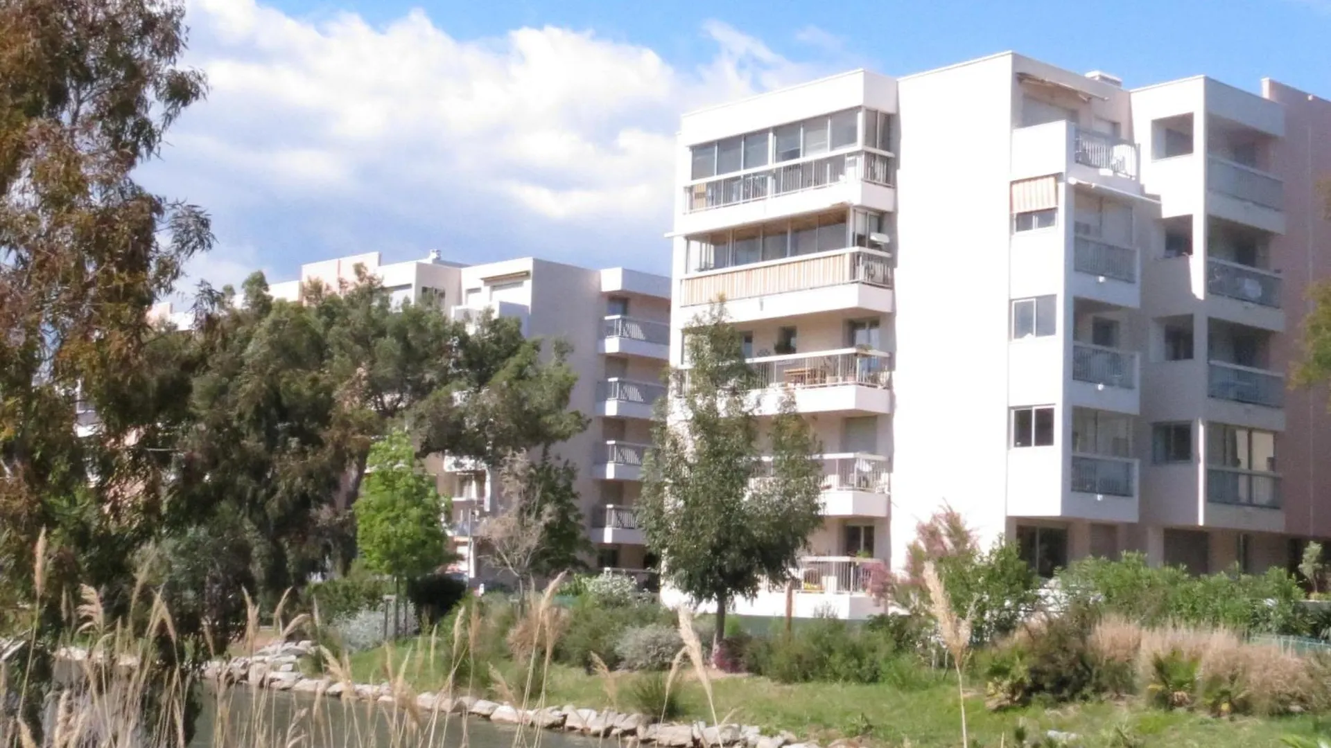 Appartement Studio Avec Coin-Nuit, Terrasse Et Parking Prive Pres Du Centre De Sainte-Maxime, Golfe De Saint-Tropez - Fr-1-780-60