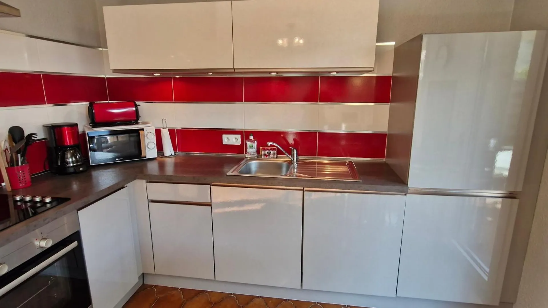 Appartement Studio Avec Coin-Nuit, Terrasse Et Parking Prive Pres Du Centre De Sainte-Maxime, Golfe De Saint-Tropez - Fr-1-780-60