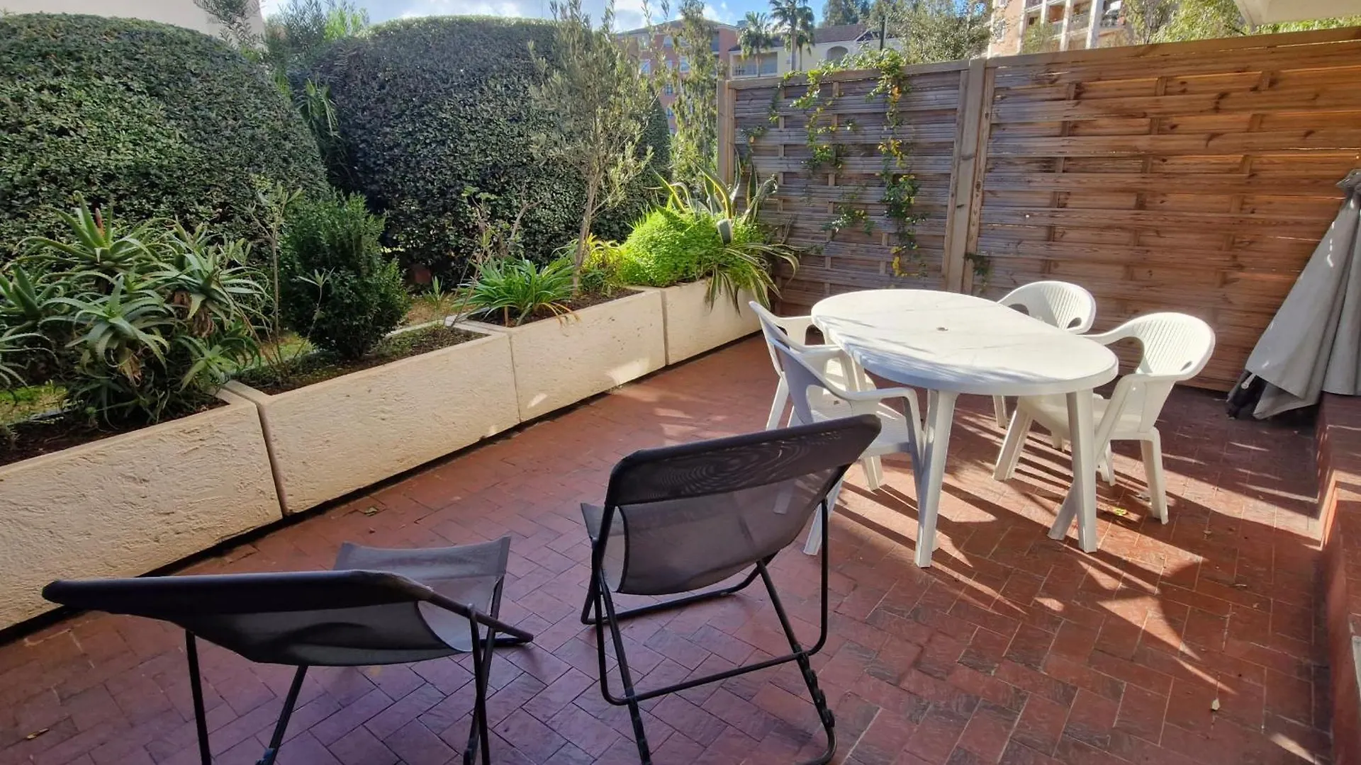 Studio Avec Coin-Nuit, Terrasse Et Parking Prive Pres Du Centre De Sainte-Maxime, Golfe De Saint-Tropez - Fr-1-780-60