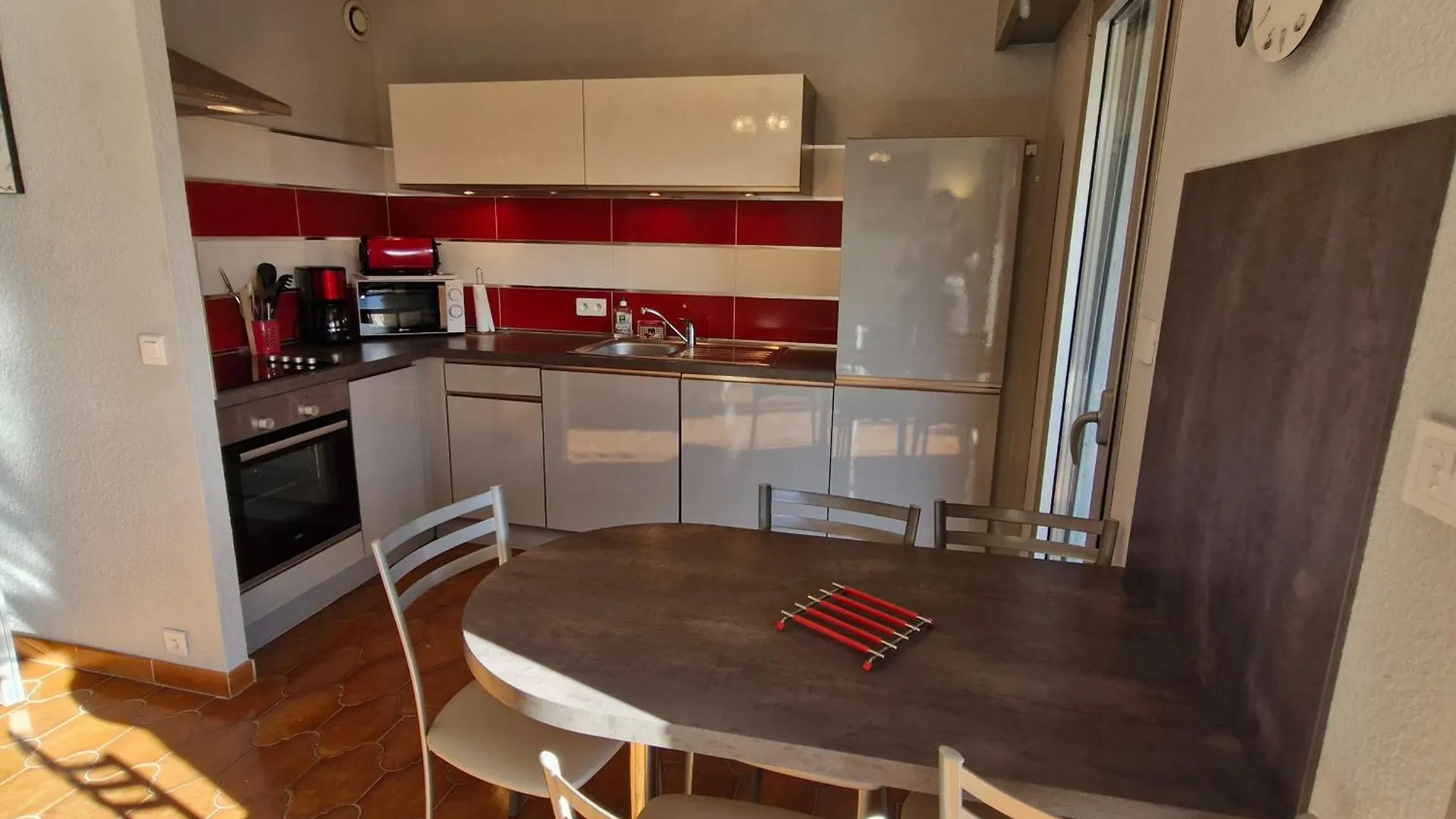Apartment Studio Avec Coin-Nuit, Terrasse Et Parking Prive Pres Du Centre De Sainte-Maxime, Golfe De Saint-Tropez - Fr-1-780-60 France