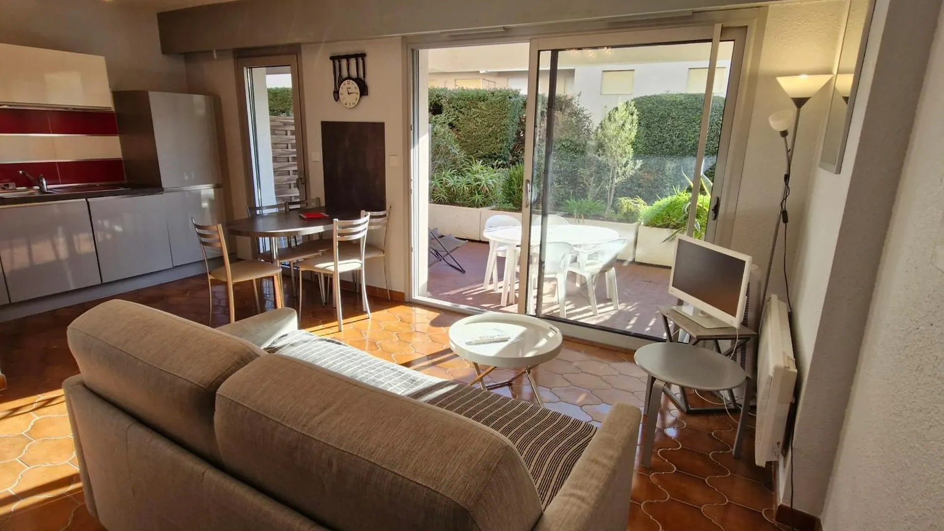 Studio Avec Coin-Nuit, Terrasse Et Parking Prive Pres Du Centre De Sainte-Maxime, Golfe De Saint-Tropez - Fr-1-780-60 0*, Sainte-Maxime