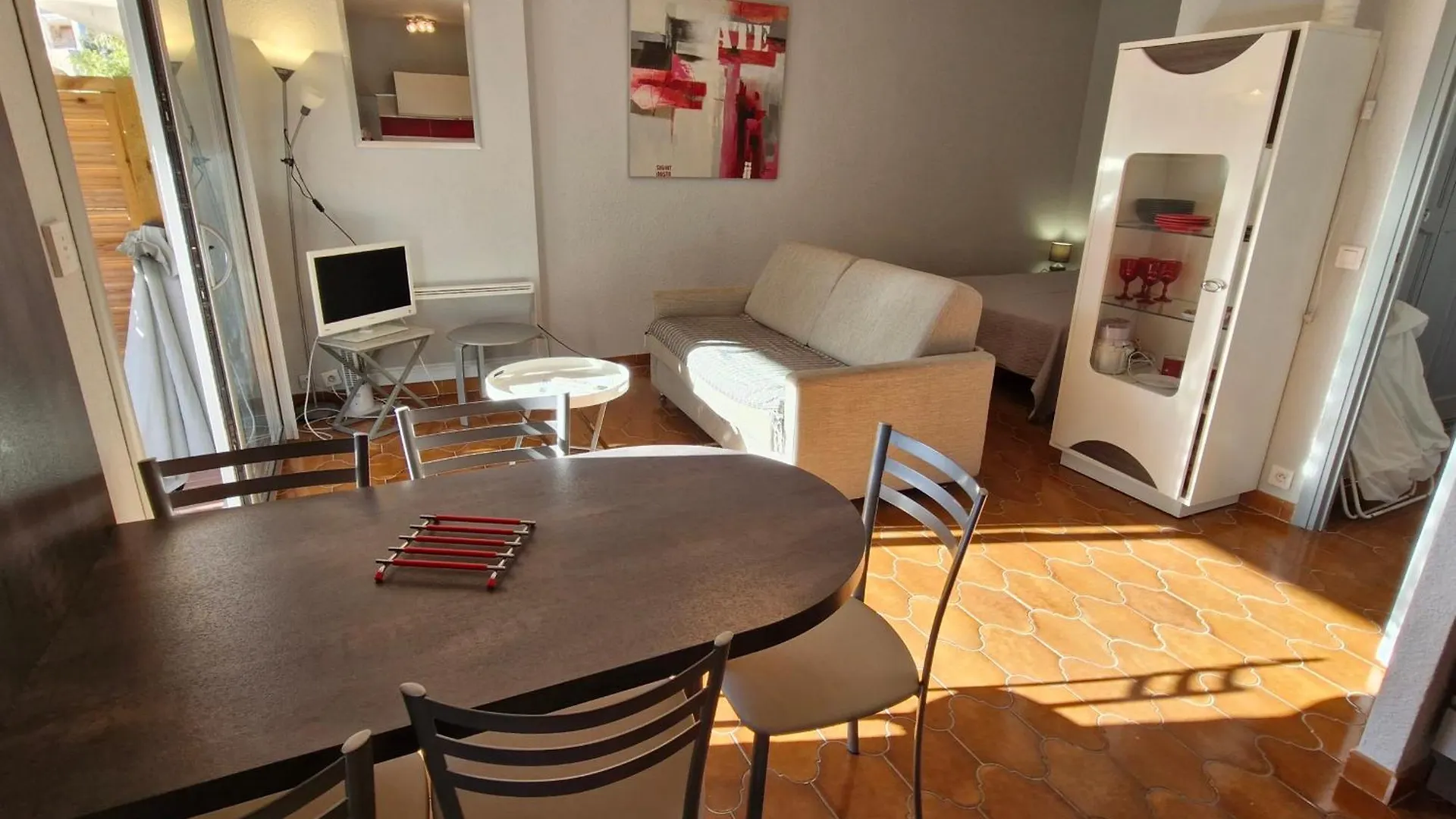 Studio Avec Coin-Nuit, Terrasse Et Parking Prive Pres Du Centre De Sainte-Maxime, Golfe De Saint-Tropez - Fr-1-780-60 Sainte-Maxime