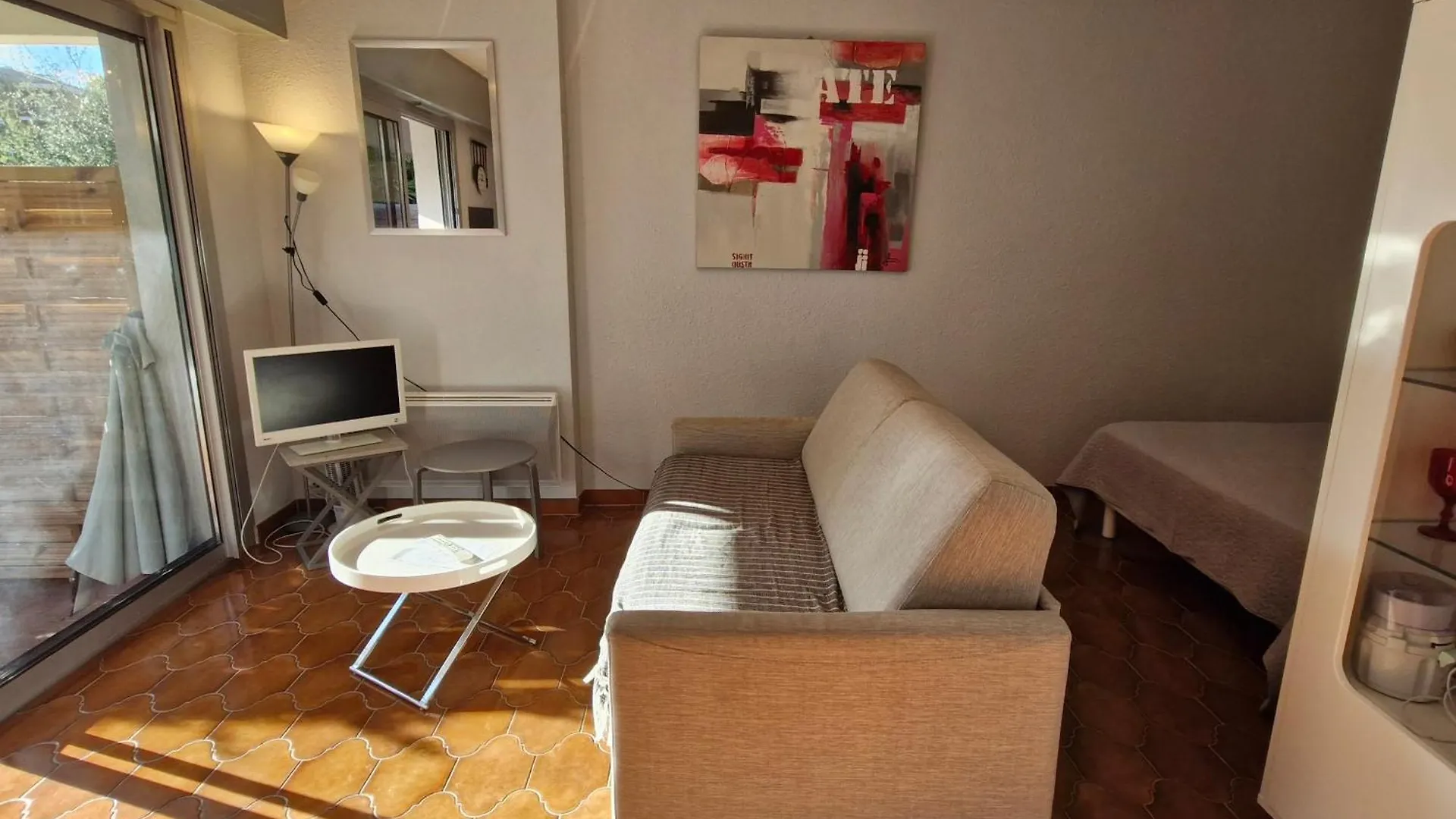 Studio Avec Coin-Nuit, Terrasse Et Parking Prive Pres Du Centre De Sainte-Maxime, Golfe De Saint-Tropez - Fr-1-780-60 Apartment Sainte-Maxime
